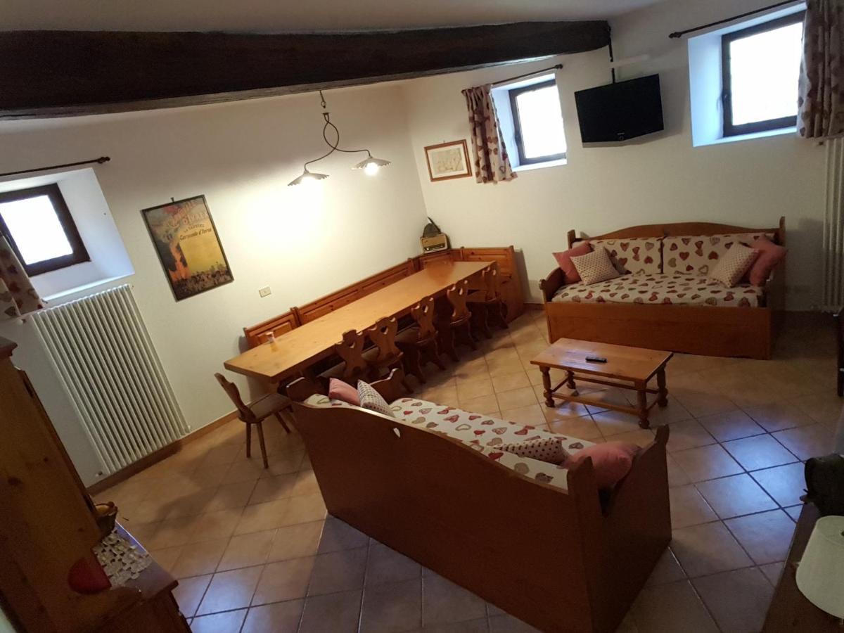 לינה וארוחת בוקר Montalto Dora La Taverna Di Tony מראה חיצוני תמונה