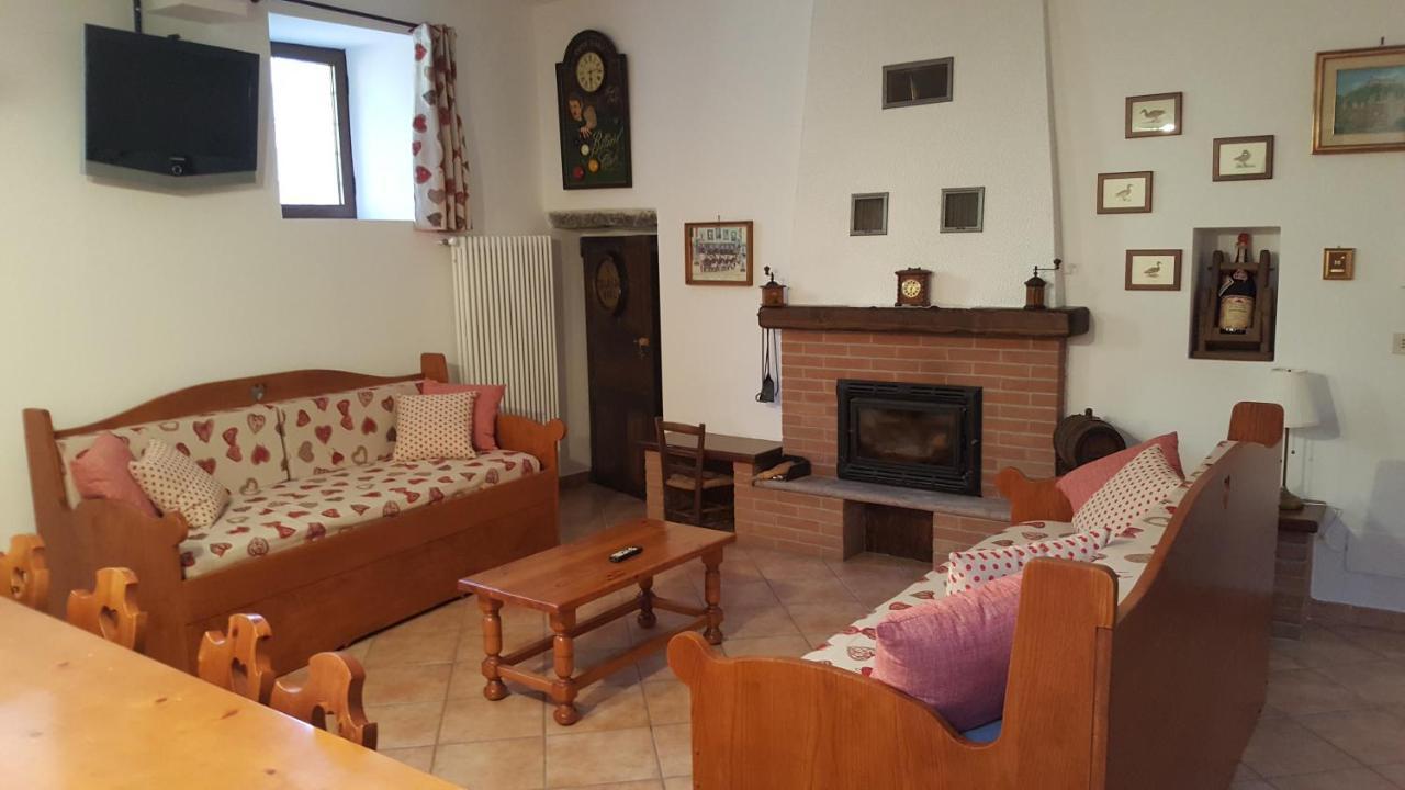 לינה וארוחת בוקר Montalto Dora La Taverna Di Tony מראה חיצוני תמונה