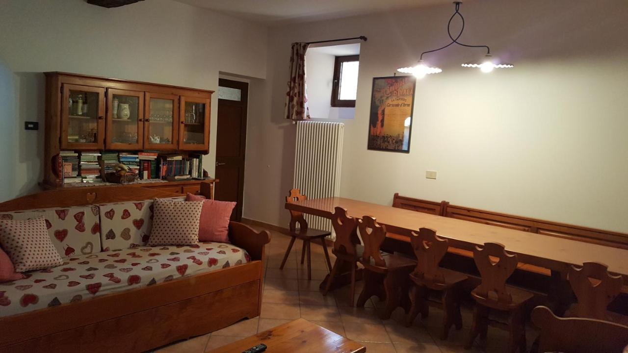 לינה וארוחת בוקר Montalto Dora La Taverna Di Tony מראה חיצוני תמונה