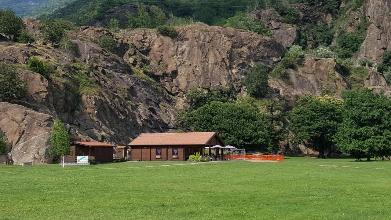 לינה וארוחת בוקר Montalto Dora La Taverna Di Tony מראה חיצוני תמונה